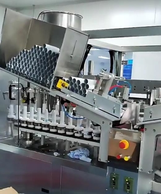 20- 60pcs / Min Máquina de llenado de tubos de aluminio con una precisión ≤ ± 1% Dimensión 1500*1000*1800mm