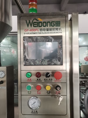 200 kg Máquina automática de llenado y sellado de tubos con presión de aire de 0,4-0,6Mpa Fuente de alimentación 220V 50Hz