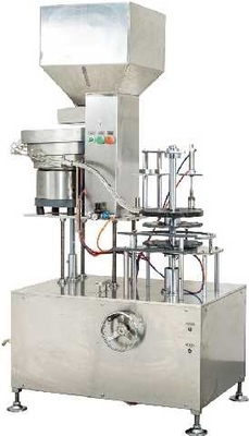 Máquina que capsula del tornillo automático de la seguridad para los productos del aerosol 80 botellas por minuto